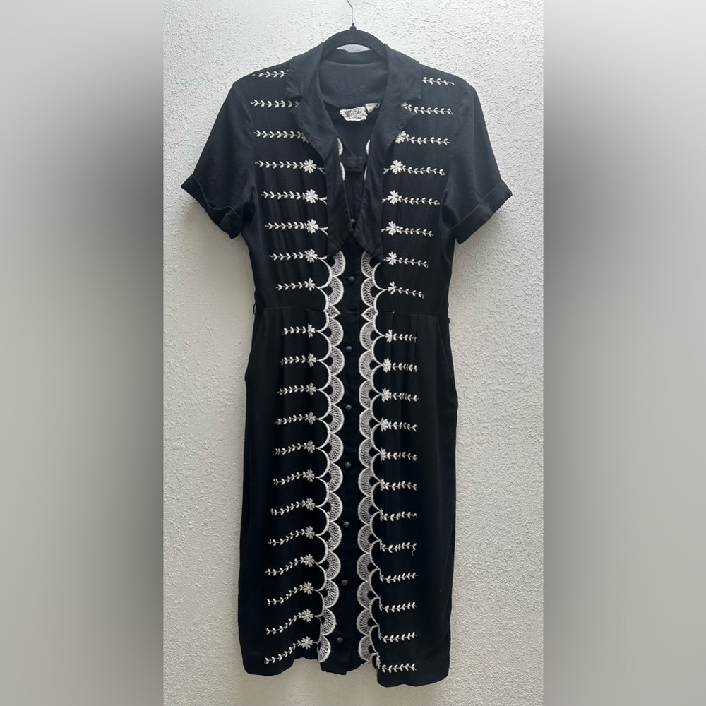 1950’s Vintage Black Dress with White Embroidery